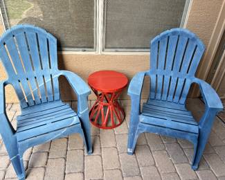 OUTDOOR SEATING AND ACCENT TABLE