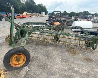 JOHN DEERE RAKE