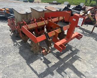 ALLIS CHALMERS 3 ROW PLANTER