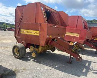 NEW HOLLAND ROUND BALER