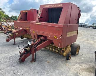 ROUND BALER