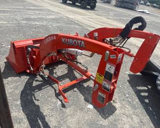 KUBOTA LOADER WITH BUCKET