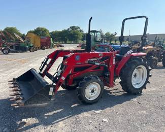 TRACTOR WITH LOADER