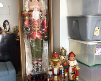 6’ nutcracker & smaller ones 
