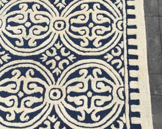 Blue/white rug