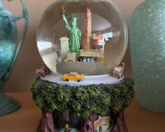 NY Snow Globe