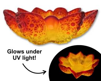 L.G. Wright Amberina Daisy Button Glass Bowl