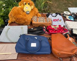 Tons of Purses, brands like coach