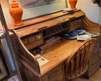 Roll top desk with key