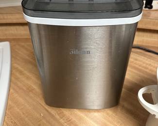 Ice maker