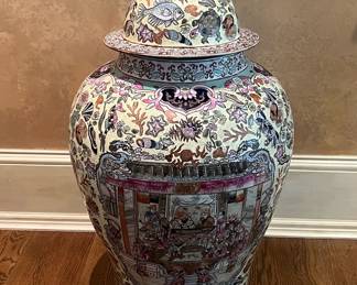 Chinese Famille Rose Porcelain Temple Jar with a Lidded Foo Dog Finial