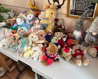 Collection of Boyds Bears and other vintage plush toys