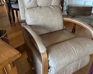 LaZBoy Harbor Town Leather Recliner third image