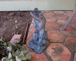 Cast Stone Frog Garden Statue with Umbrella