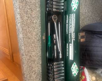 Vintage S and K 32 piece socket set