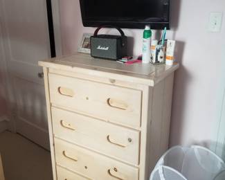 Sturdy 4-drawer dresser. TV