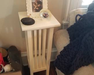 Accent table