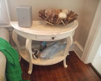 Demilune table