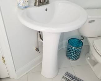 Pedestal sink