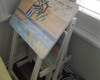 Seashore themed TV tables with rack