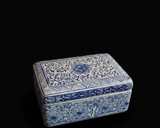 Vintage Chinese Blue and White Porcelain Trinket Box