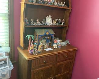 #258	Oak Cabinet 2 Doors, 2 Drawers 37x15x33 with Arched Hutch 34x5x36	 $200.00 			