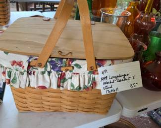 #099	Longaberger 1999 market basket w stand 17x14x11	 $35.00 