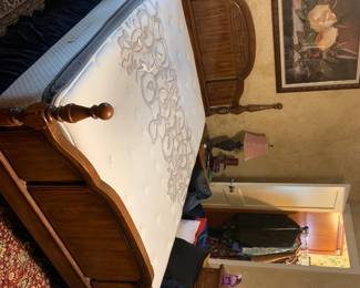 #015	queen bedframe wood	 $125.00 			 #016	dream adjustable mattress  set foot head massage etc.  YOU MOVE	 $125.00 			