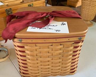 #139	Longaberger basket sweetheart basket w lid 12x12x10	 $40.00 			