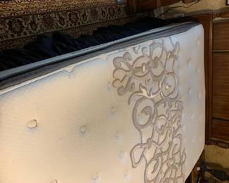 #015	queen bedframe wood	 $125.00 			 #016	dream adjustable mattress  set foot head massage etc.  YOU MOVE	 $125.00 			