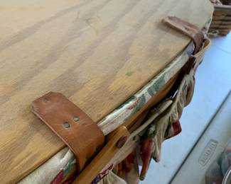#099	Longaberger 1999 market basket w stand 17x14x11	 $35.00 
