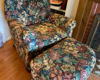 #038	chair with ottoman button back flower chair	 $120.00 			