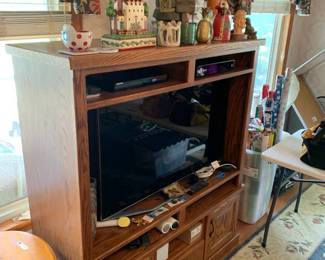 #046	tv cabinet 2 doors  1 drawer 52x19x58	 $75.00 			