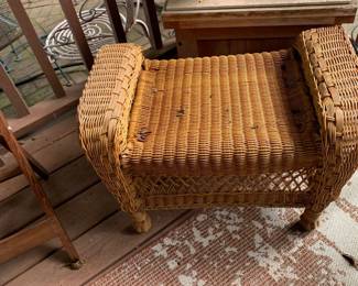 #009	wicker stool 27x17x18	 $30.00 			