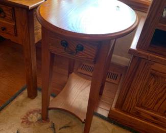 #045	oval end table 1 drawer as is shake  21x16x29	 $45.00 			