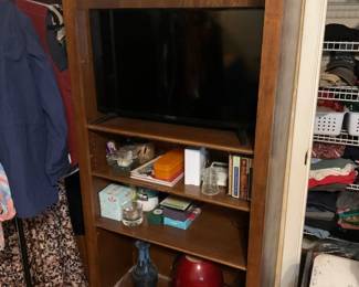 #025	bookcase with 3 shelves 32x14x70	 $100.00 			