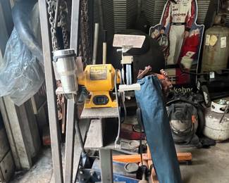 Bench grinder