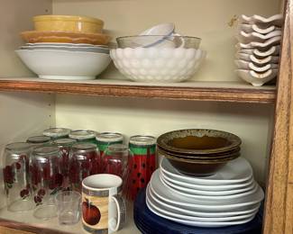 Vintage apple glasses, kitchenware