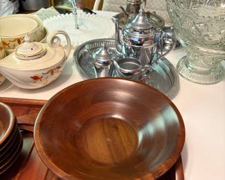 Tea pots, silver plate tea set