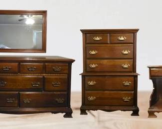 Vintage Traditional Style Cherry Bedroom Suite 4Piece Set
