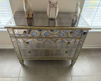Mirrored Hallway Chested of Drawers