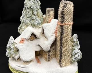 Vintage 1984 David  Winter “Snow  Cottage”