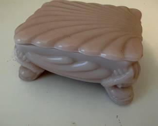 Cambridge Crown Tuscan Sea Shell Cigarette Box