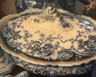 Keeling and Co Chatsworth Flow Blue Tureen