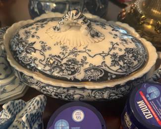 Keeling and Co Chatsworth Flow Blue Tureen