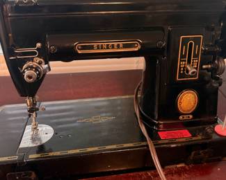 SINGER 301 SEWING MACHINE