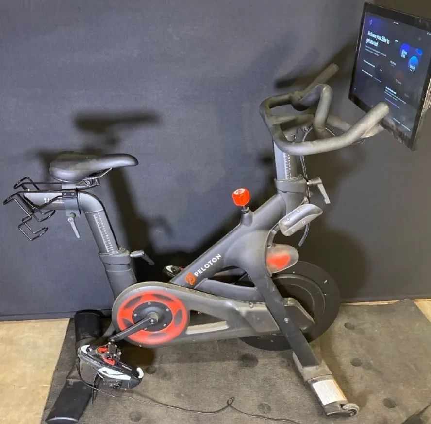 001 Peloton Indoor Stationary Bike With HD Screen