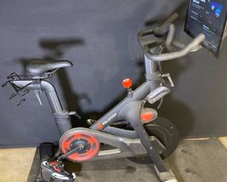 001 Peloton Indoor Stationary Bike With HD Screen