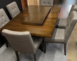 Dinning Room Table With 6 Cloth Chairs and Extra Leaf