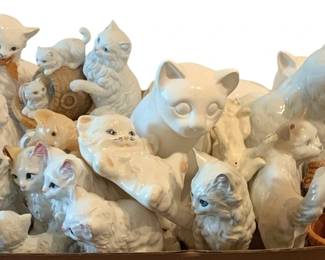 660 - Assorted Ceramic Cats (Description): A tray lot of ceramic cats featuring various  white and cream-colored cat figurines in  assorted poses and sizes.